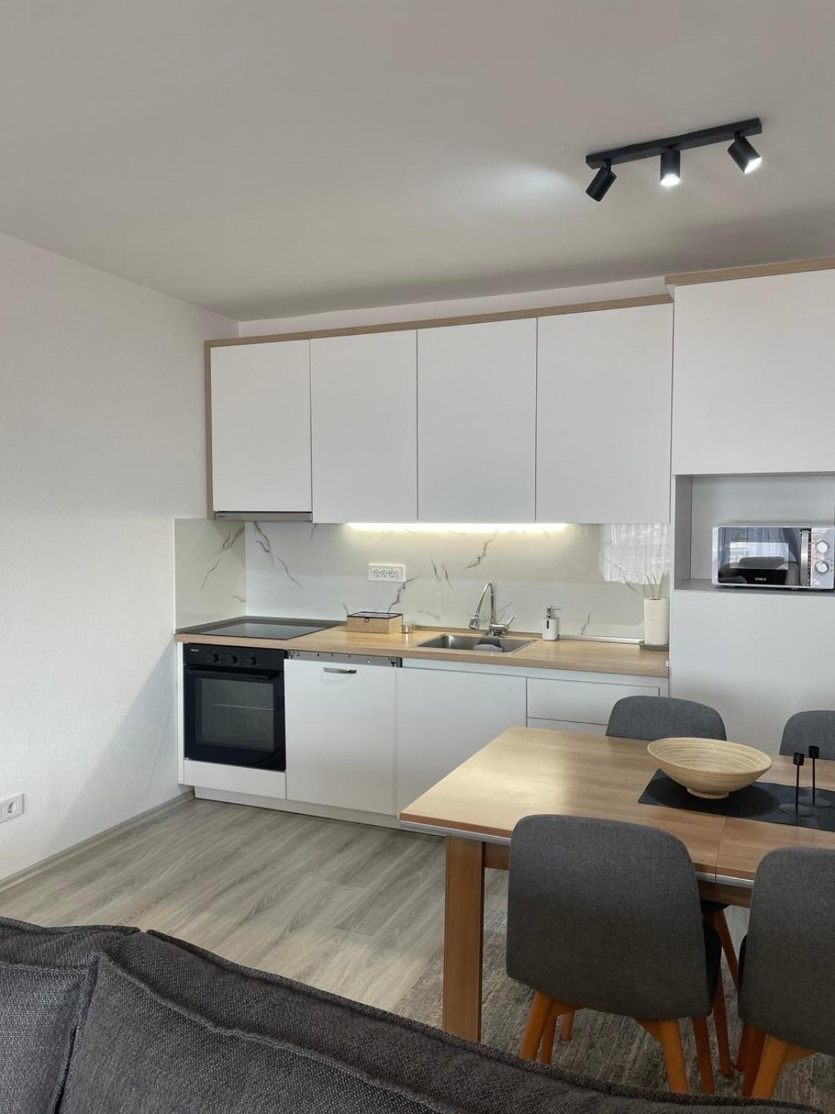 Apartment Prizreni-Free Private Parking Extérieur photo